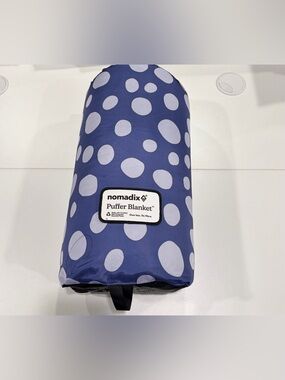 Nomadix Puffer Packable Throw Blanket 55x74” Stuff Sack Blue White Pattern NWT